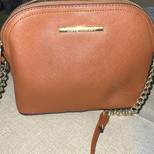 Steve Madden Crossbody bag tan with gold chain  in good condition  good quality